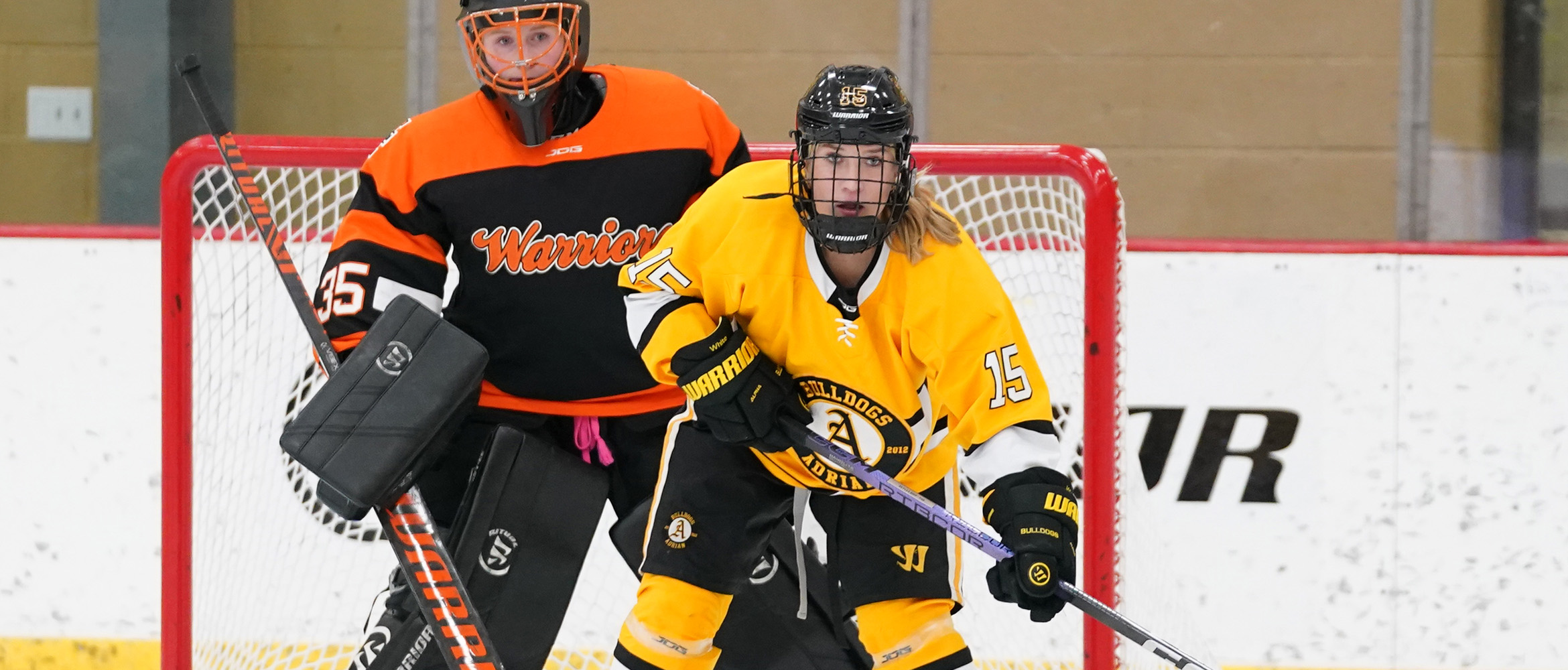 Ice hockey player in front of goal